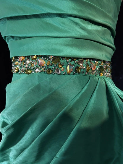 Wunderschöne Ballkleider für den Abschlussball, herzförmiger Ausschnitt, grüner Satin mit gerafften langen Abendoutfits N3379