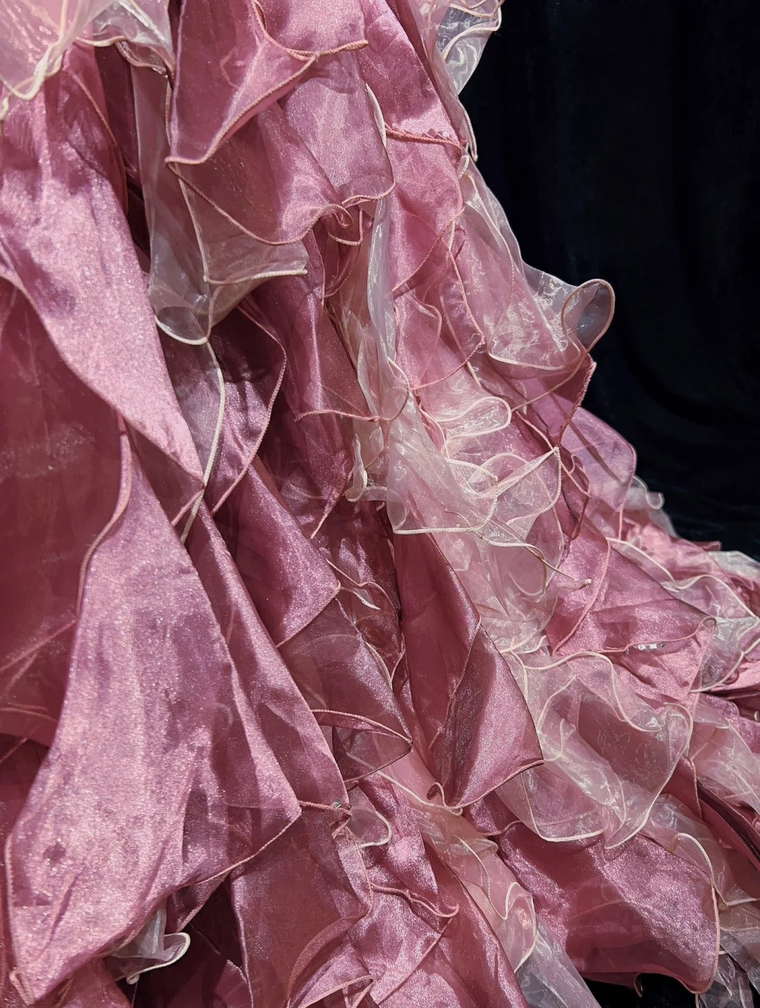 Prinzessinnen Ballkleid Trägerlos Rosa Tüll Stufenrock Abendkleid Langes Quinceañera Kleid N3286