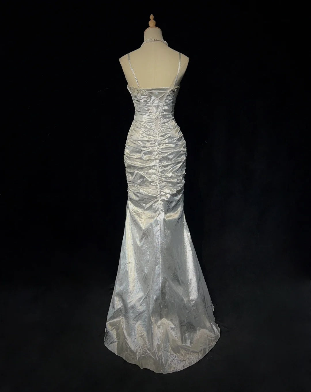 Charmantes Robes de bal Sirène Bretelles fines Gris argenté avec perles Longues Robes de soirée formelles N3687