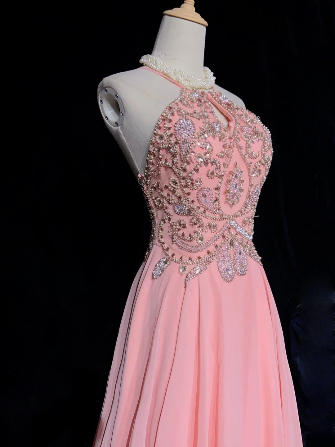 Robes de bal modestes trapèze licou en mousseline rose avec perles, longues tenues de soirée N3464