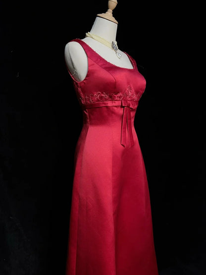 Vintage Abschlussballkleider Inspo A-Linie, eckiger Ausschnitt, roter Satin, 80er Jahre, lange Ballkleider mit Umhang N2857