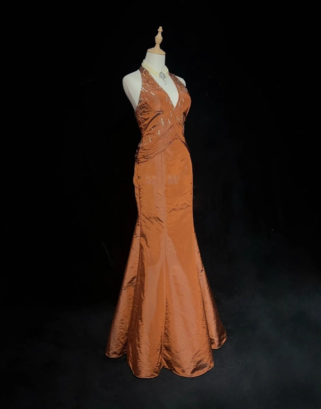 Robes de bal vintage Sirène Halter Orange Taffetas Avec Perles Robe de soirée longue années 90 N2917