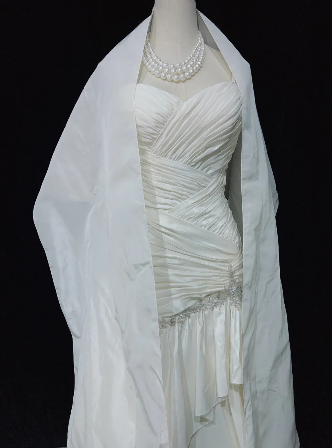 Robes de Mariée Uniques Sirène Bretelles Fines Plage Boho Satin Avec Couches Étages Robe de Mariée Longue Blanche N3612