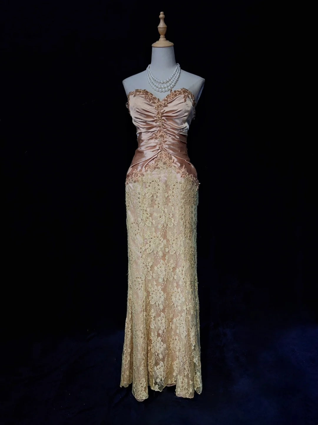 Glamour Meerjungfrau-Abendkleider Trägerlos Blush-Pink Satin Goldspitze mit Perlen Formal N3835