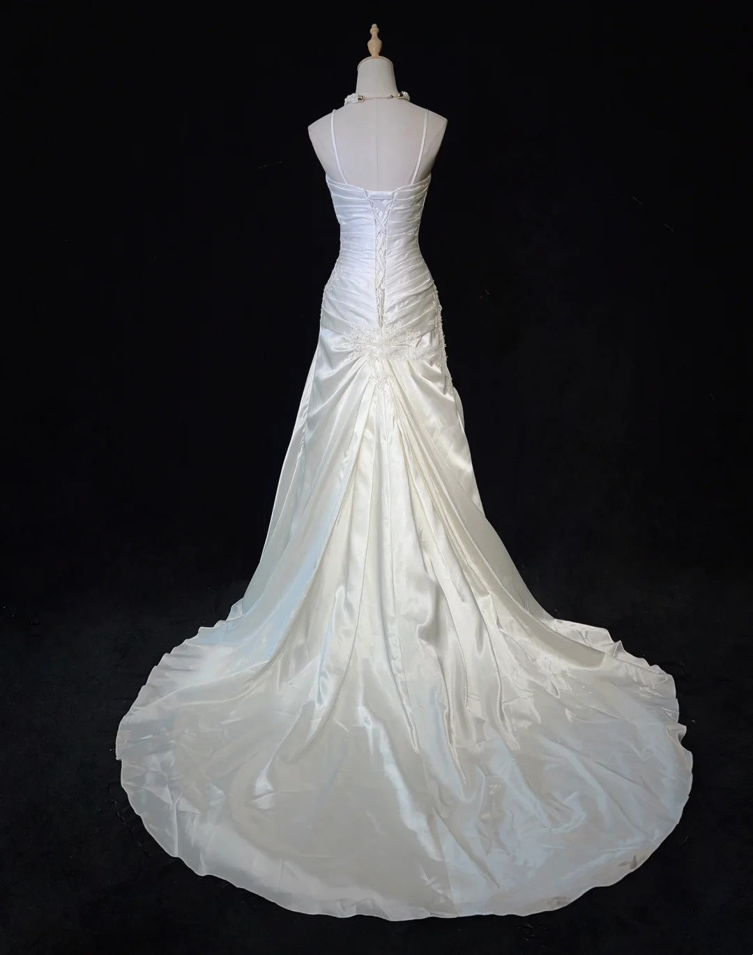 Einzigartige Brautkleider Meerjungfrau Spaghettiträger Elfenbein mit Rüschen Applikationen Langes Brautkleid N3631
