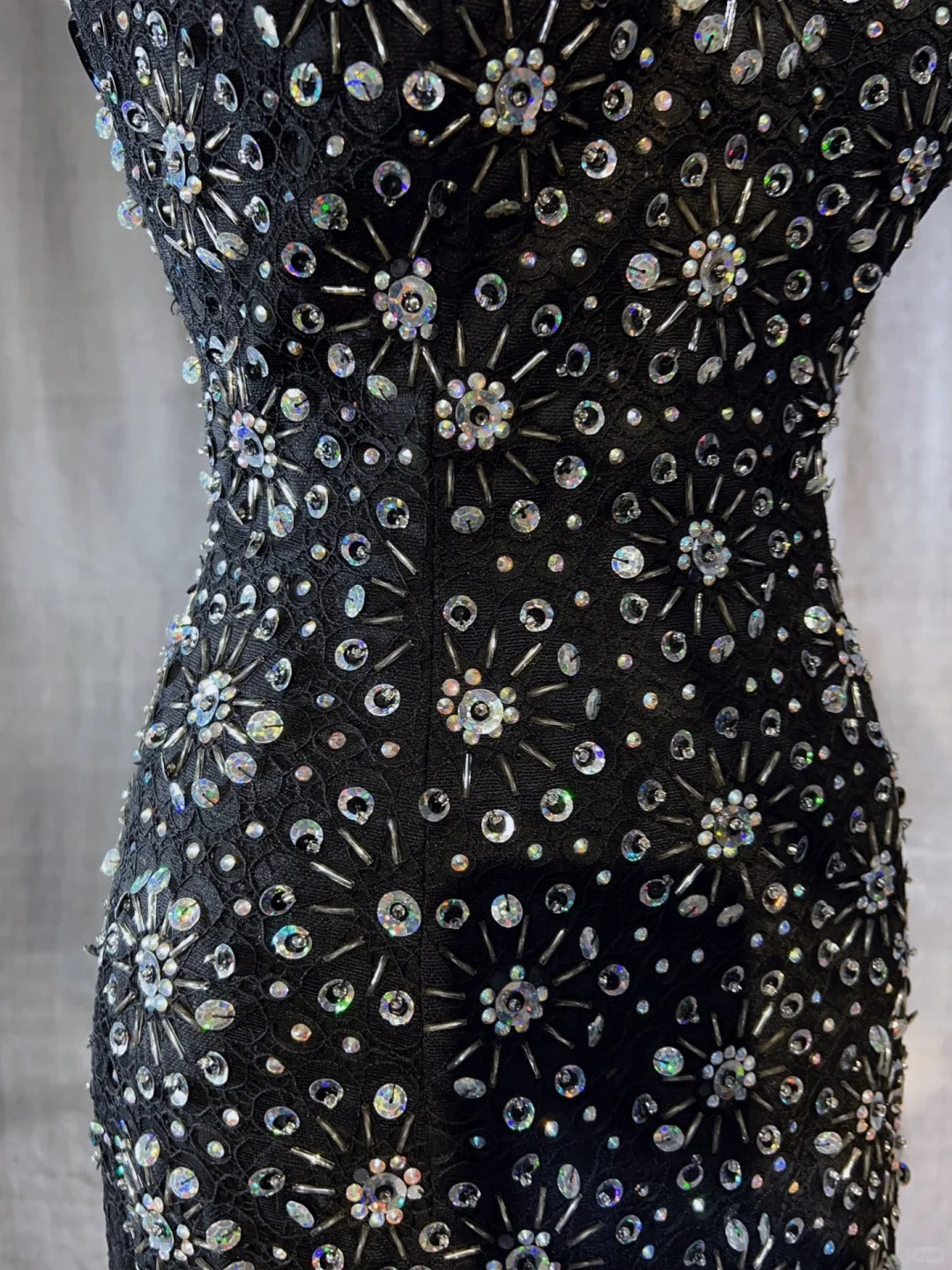Vintage Ballkleider 90er Meerjungfrau Herz-Ausschnitt Satin Black Tie mit Silberperlen Rüschen Lang Semi Formal Abendkleid N3671