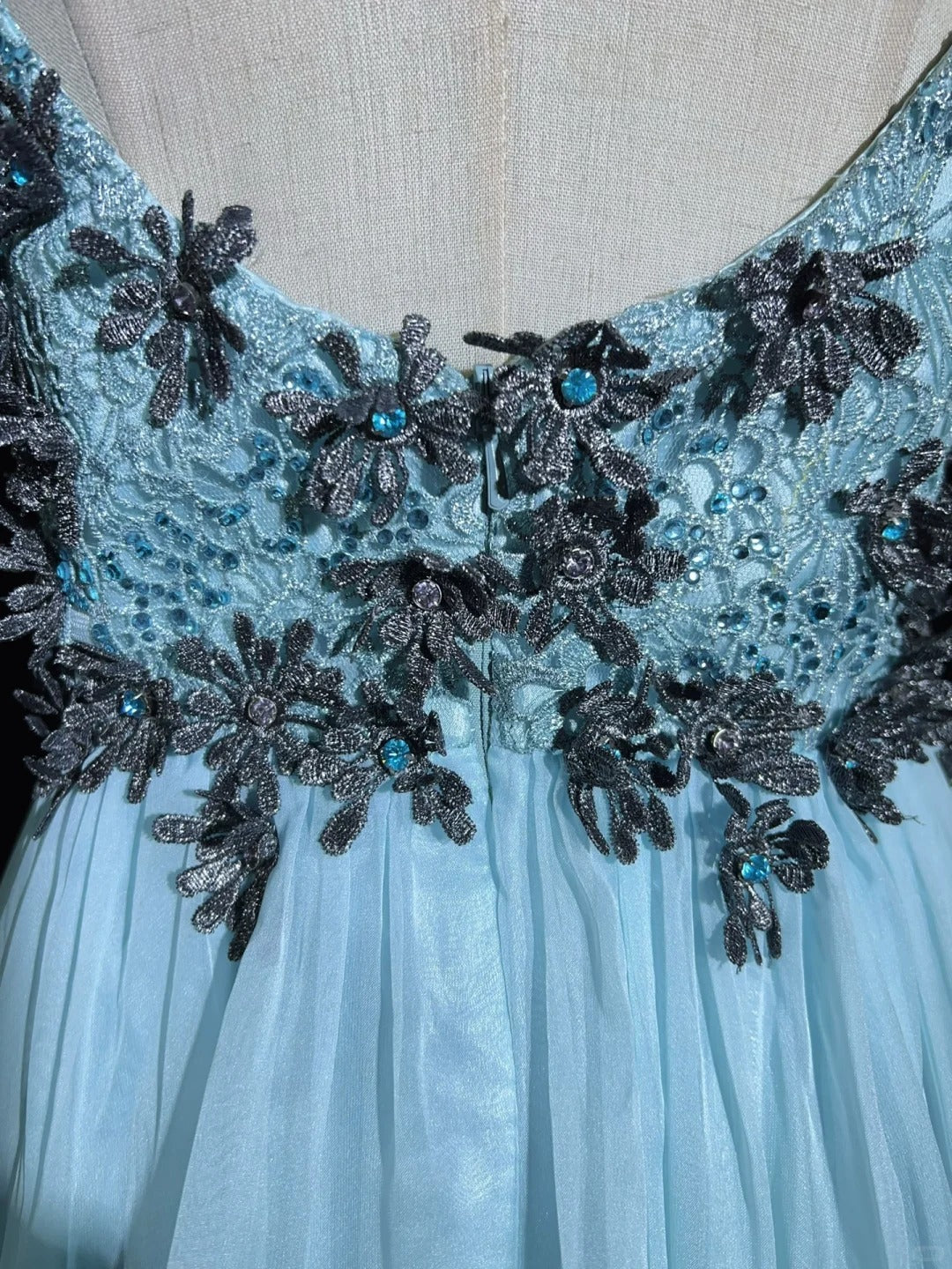 Robes de bal vintage des années 60, coupe trapèze, col en V, mousseline bleu ciel clair avec appliques, longue robe de bal N3109