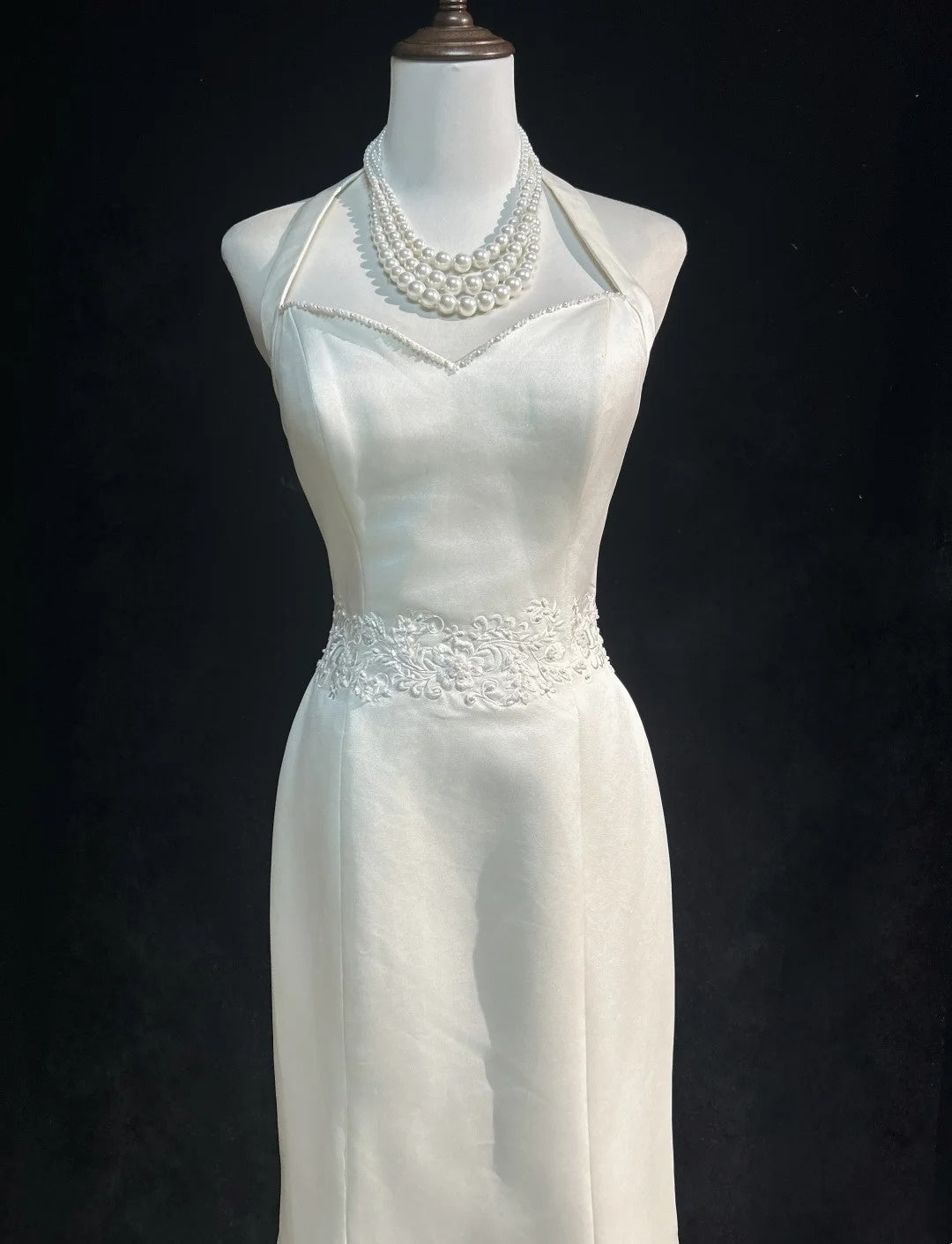 Einzigartige Hochzeitskleider Meerjungfrau Neckholder Satin Boho Stickerei Weiß Langes Brautkleid N3290