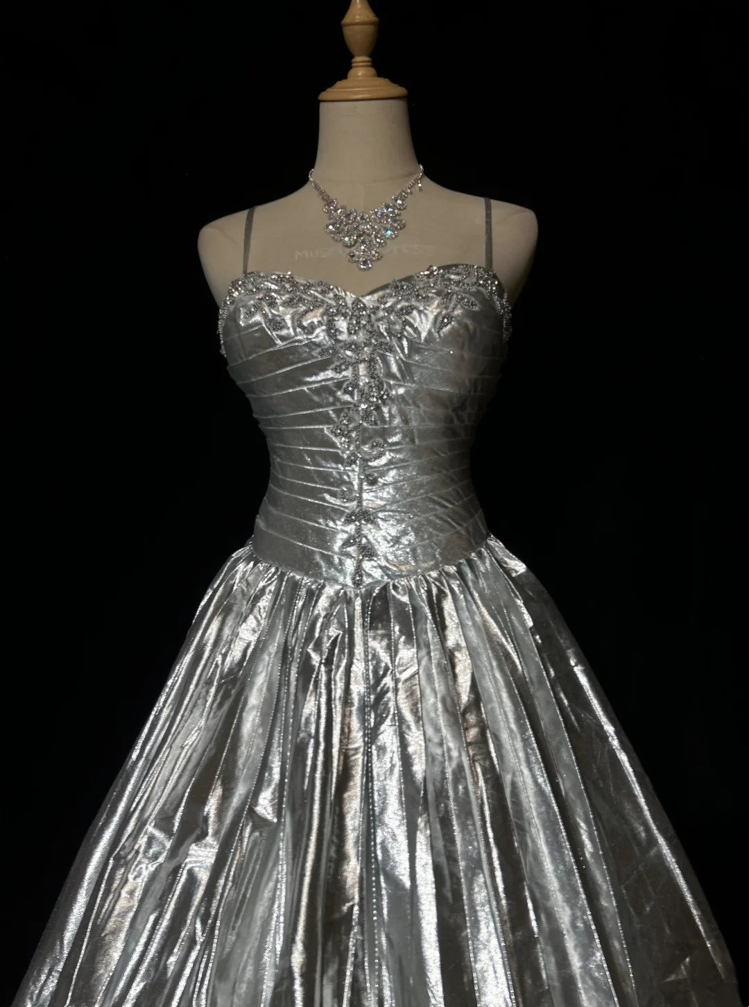 Robe de bal vintage bretelles fines grise longueur genou Inspo senior Robe de soirée d'anniversaire 16e Robes de rentrée scolaire RB3952