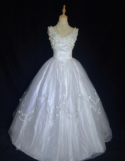 Timeless Wedding Dresses Ball Gown V Neck White Tulle With Flowers Long Brides Gown N3475