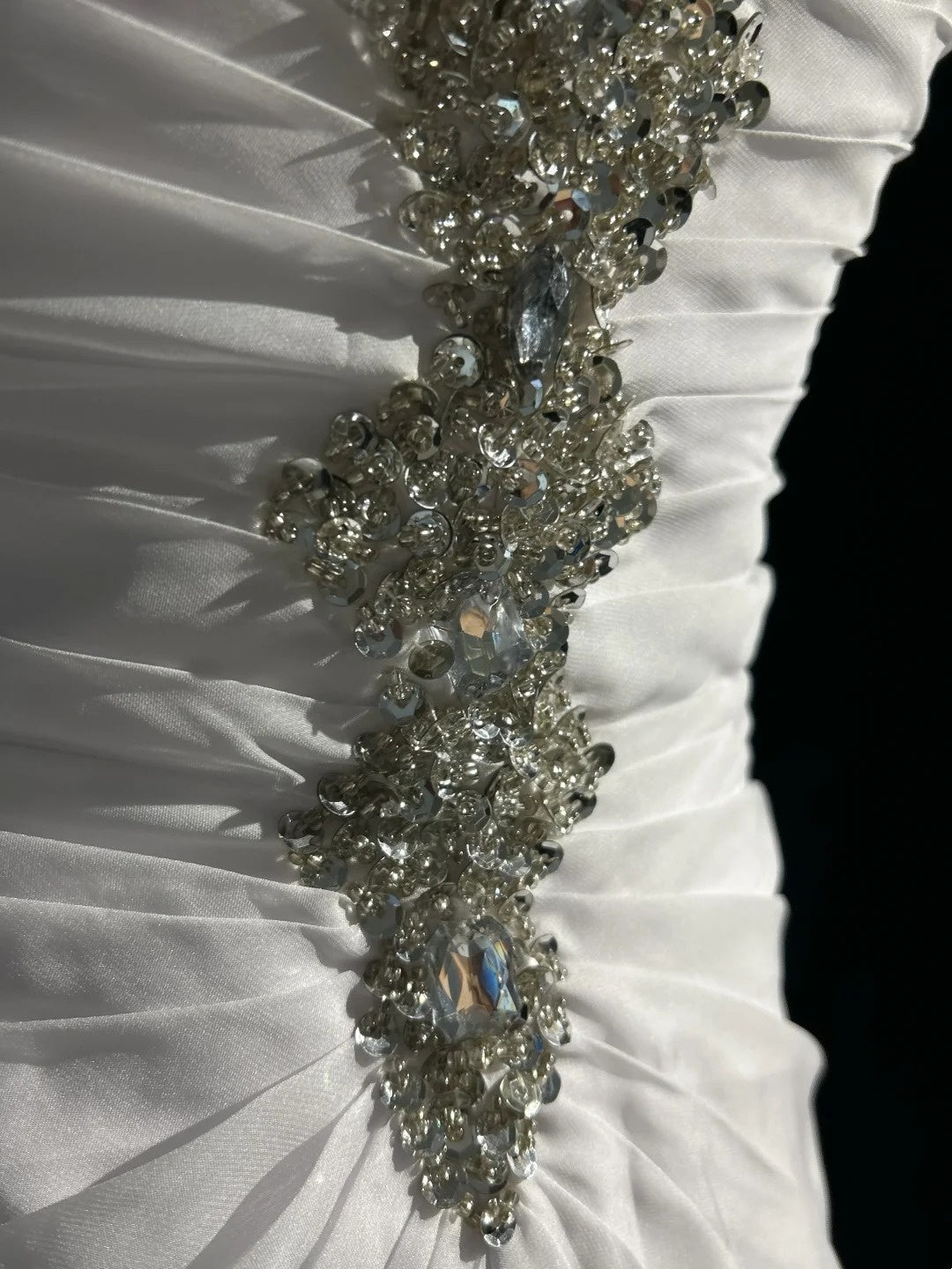 Zeitlose Hochzeitskleider Meerjungfrau Neckholder Chiffon Weißer Satin mit Perlen Lange Brautkleider N3474