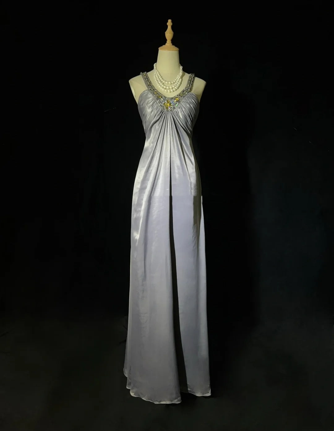 Inspiration für Vintage-Ballkleider A-Linie Neckholder Grau Lang 1990er mit goldener Perlenstickerei Abendkleider N3326