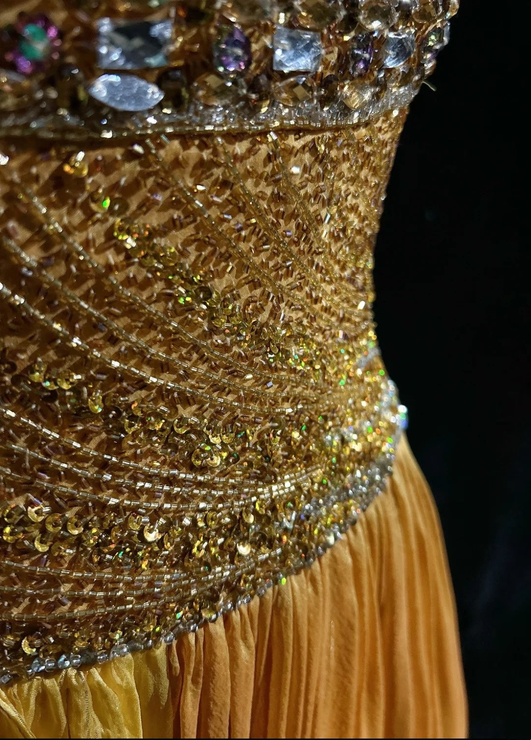Robe de Soirée Formelle N4198 pour 18ème Anniversaire, Élégante, Jaune Carré, Coupe Trapèze, avec Perles