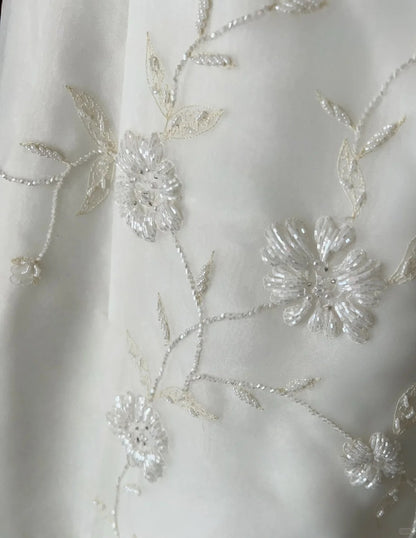 Einzigartige Hochzeitskleider A-Linie Trägerlos Weiß mit Perlen Sommergarten Langes Brautkleid N3676
