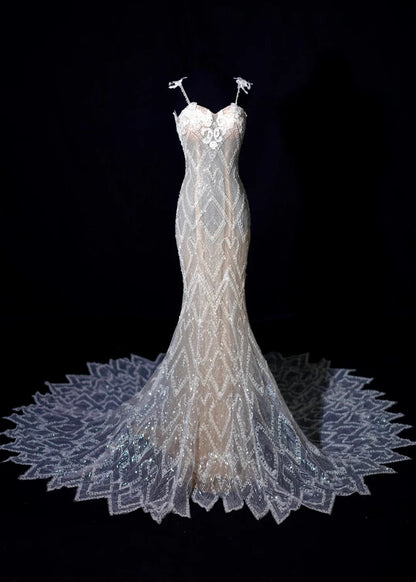 Robe de mariée sirène intemporelle à fines bretelles en dentelle blanche, robe de mariée longue et ajustée AB2523