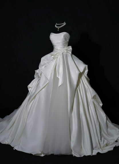 Robe de mariée luxueuse, robe de bal bustier ivoire sans manches, robe de mariée cintrée AB2522