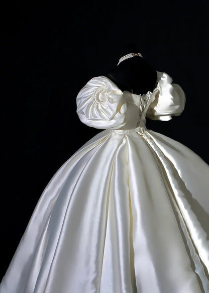 Schlichtes Brautkleid, Ballkleid, schulterfrei, kurze Ärmel, Satin, plissiert, figurbetontes langes Brautkleid AB2532