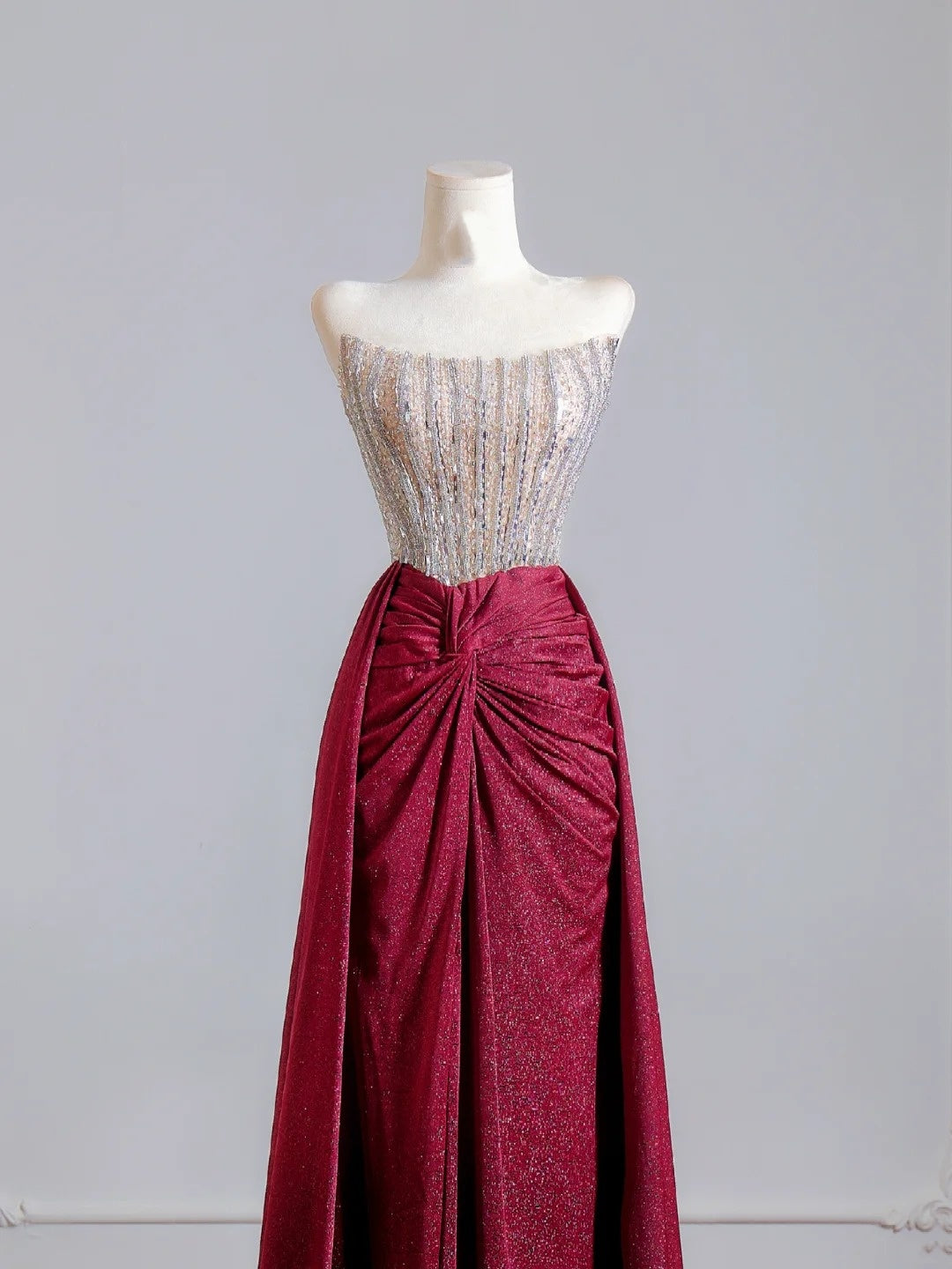 Robe de bal longue bordeaux à paillettes, sans bretelles, fourreau scintillant, idéale pour un 18e anniversaire (N343)