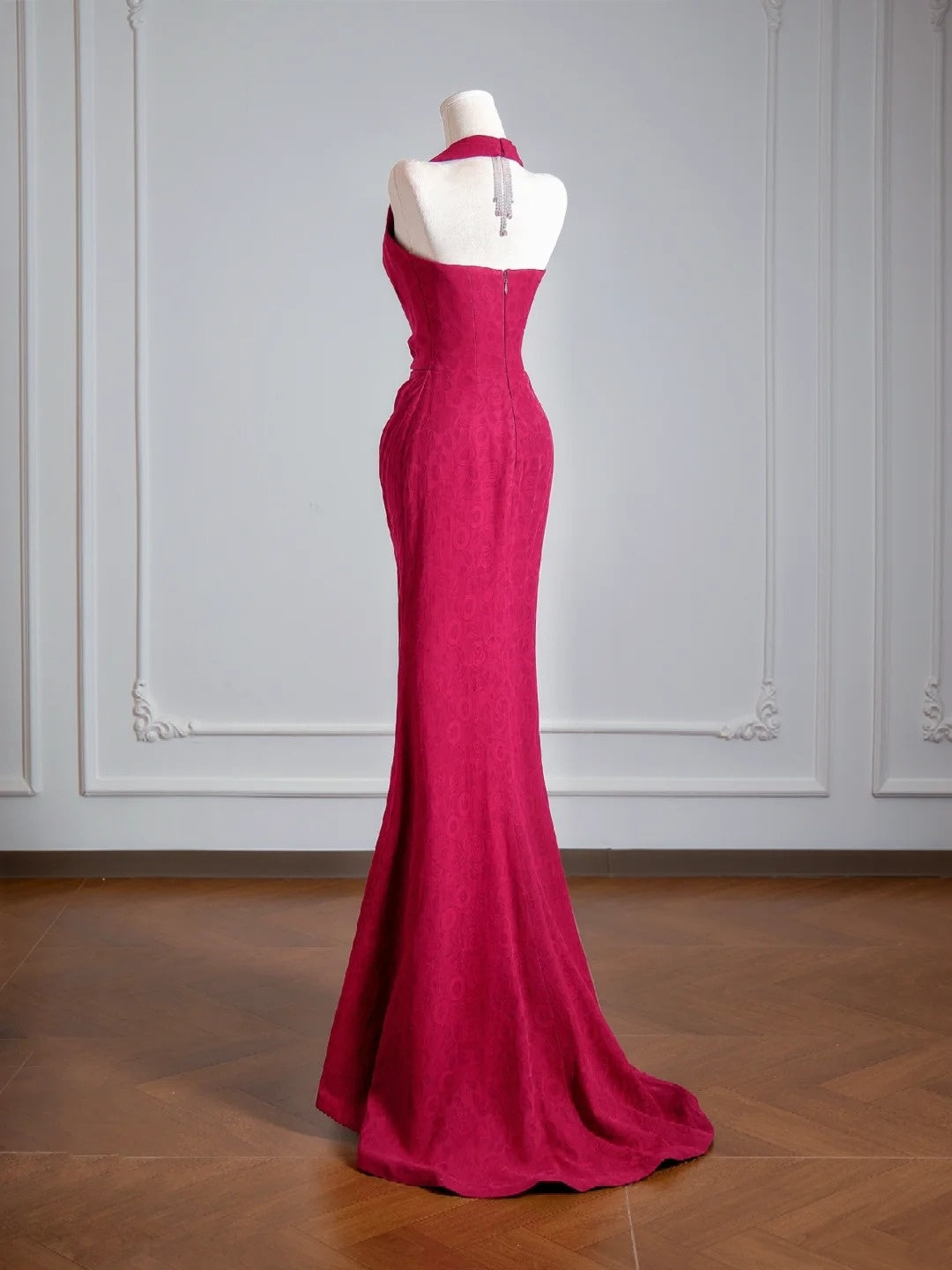 Robe de bal longue fuchsia sirène flatteuse à col halter, idéale pour les soirées formelles et les fêtes d'anniversaire (N384)