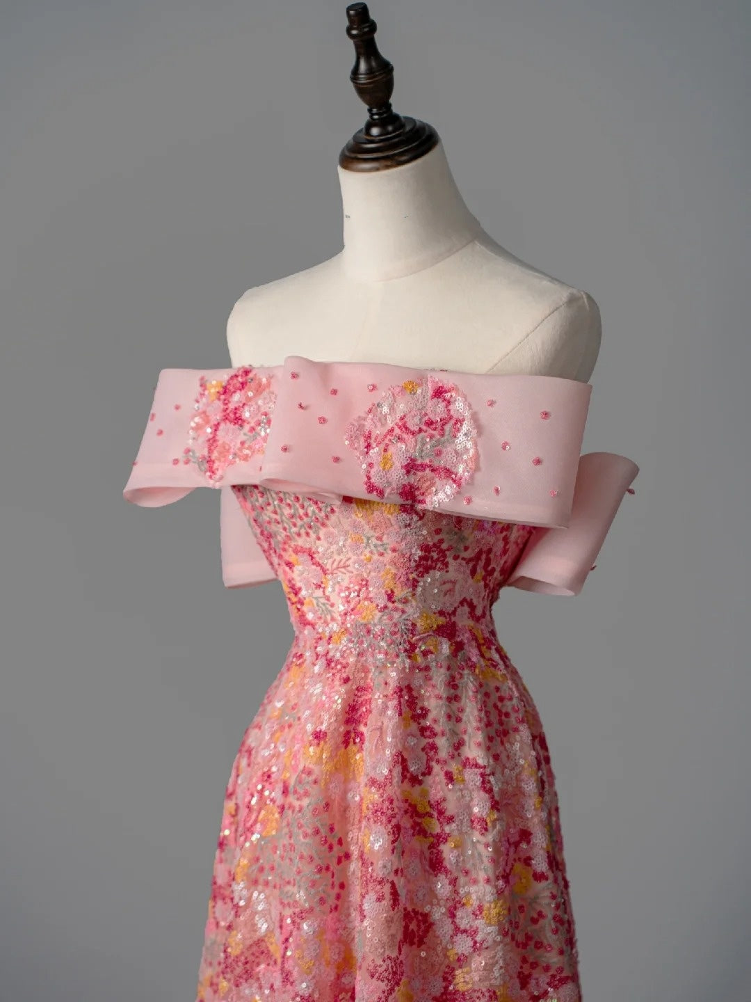 Robe de bal longue rose à sequins, coupe trapèze, épaules dénudées, style sage, idéale pour les jeunes filles (N1170).