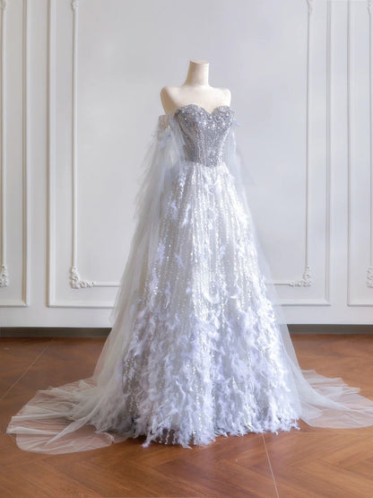 Robe de bal intemporelle à décolleté cœur, sequins argentés et plumes perlées, inspiration robe de soirée, robe de bal N306