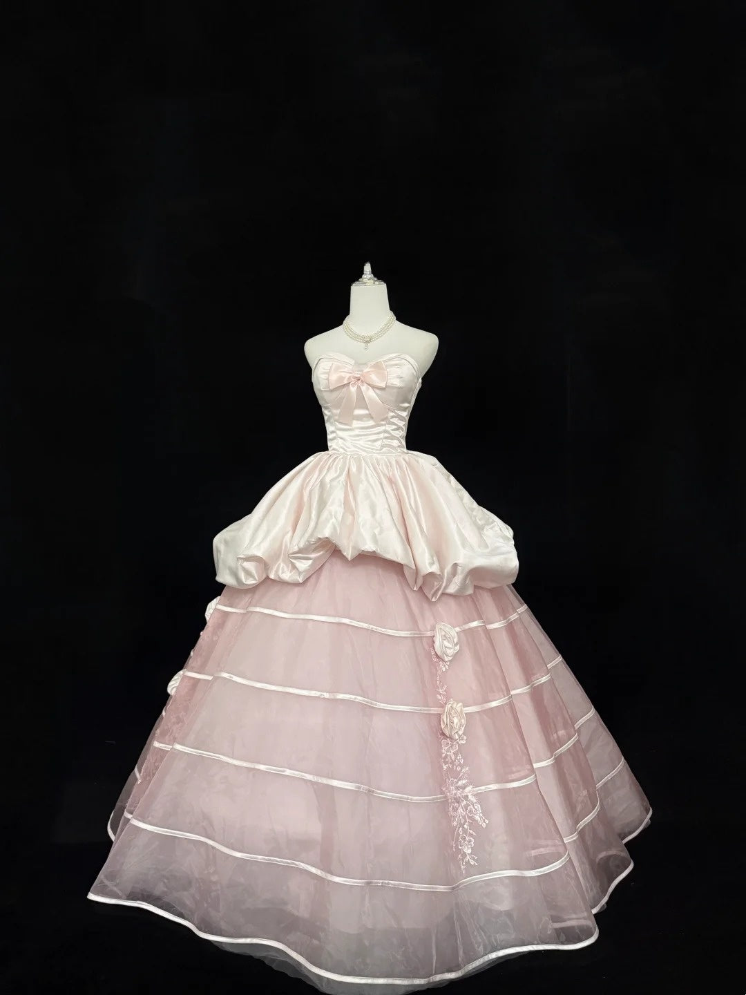 Langes Ballkleid für Sweet 16, herzförmiger Ausschnitt, zartrosa mit Blumen, Sweet-Sixteen-Geburtstagskleid RC0315