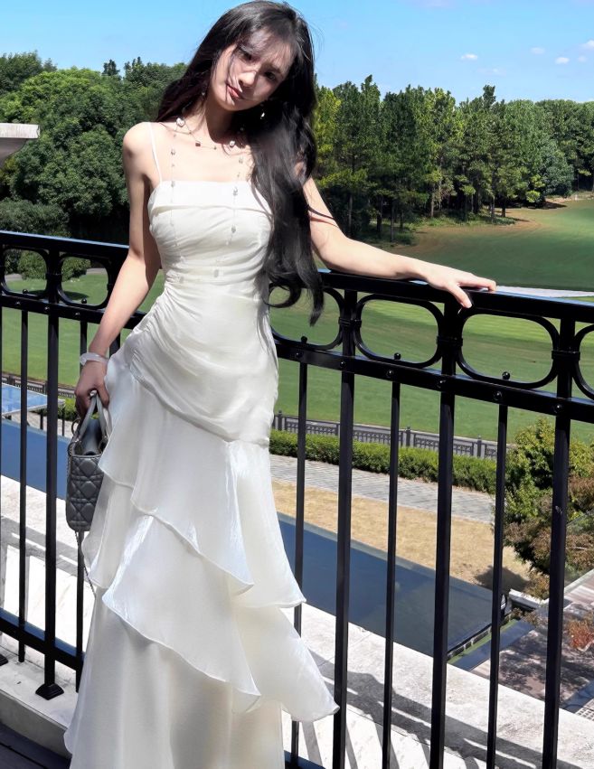 Weißes, langes Meerjungfrauen-Abendkleid aus Satin mit Herzausschnitt, weiße Träger, AB966
