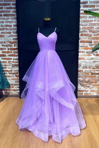 Robe de bal longue en tulle lilas à fines bretelles et paillettes, idéale pour les soirées de fin d'études (N040)