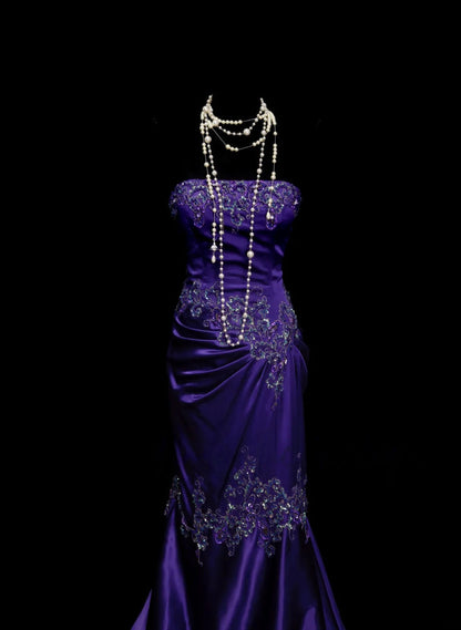 Robe de bal vintage sans bretelles en satin violet avec applications AB320