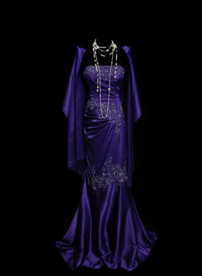 Robe de bal vintage sans bretelles en satin violet avec applications AB320