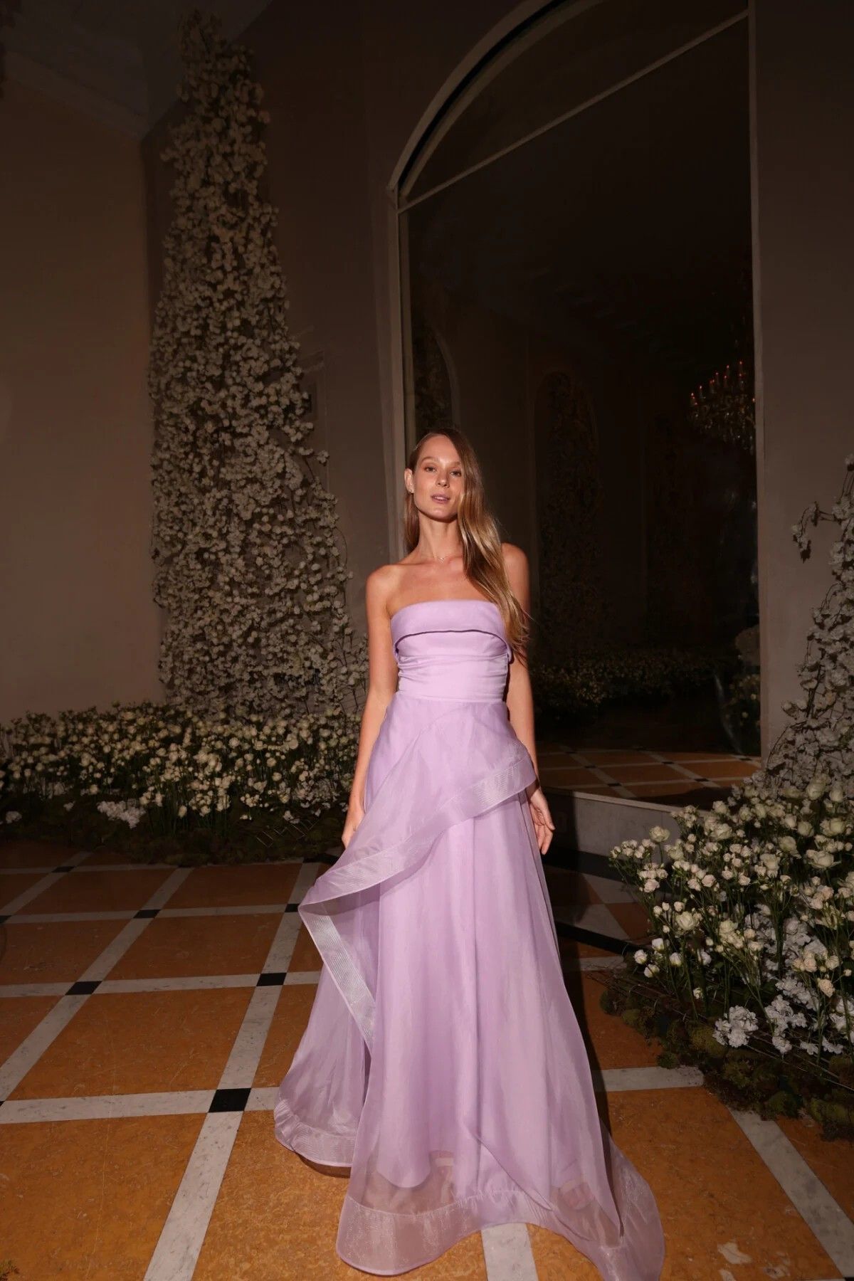 Elegantes Ballkleid: Beeindruckendes Outfit – A-Linien-Kleid aus trägerlosem, lilafarbenem Tüll, langes, halbformelles Partykleid für Teenager und Gymnasien AB1967