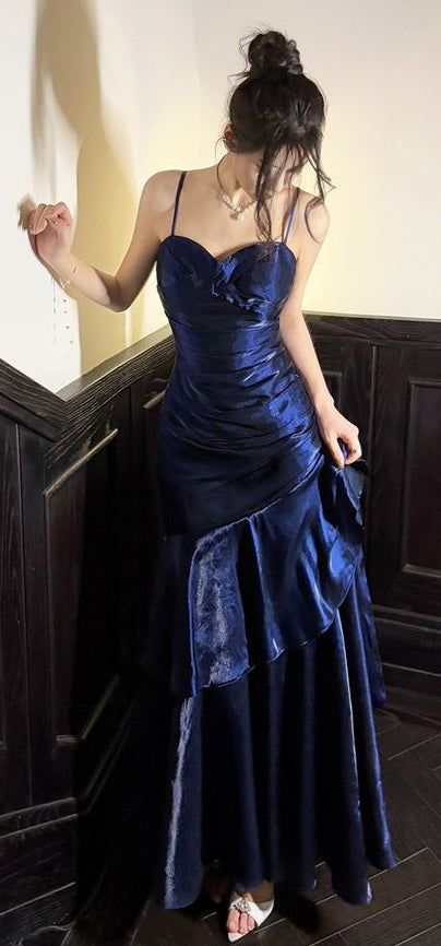 Modisches burgunderrotes Rüschen-Abendkleid mit Spaghettiträgern, Tanzkleid AB1613