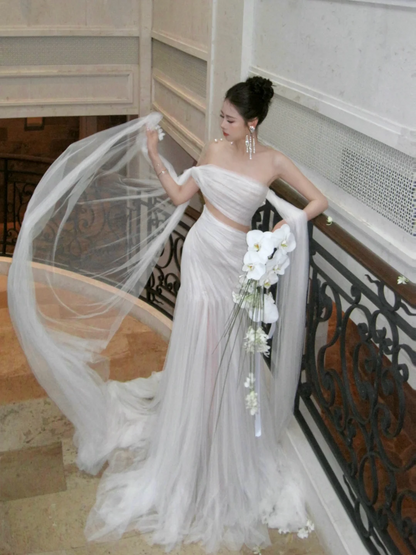 Robe de mariée sirène simple en tulle blanc à épaules dénudées avec plis et fronces, style féerique, référence N066