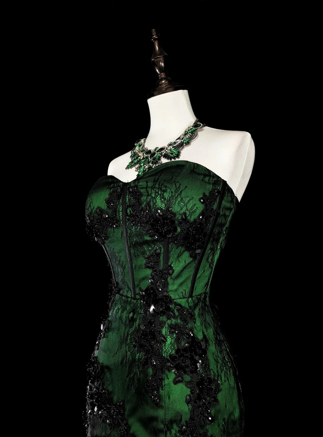 Robe de bal longue sirène modeste en tulle noir et satin vert ornée d'appliques, N1848