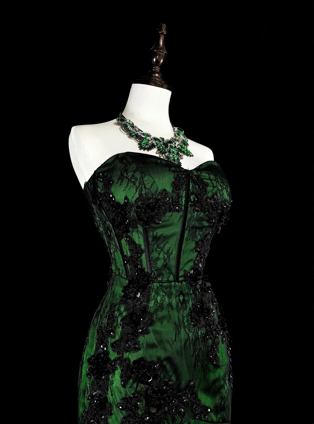 Robe de bal longue sirène modeste en tulle noir et satin vert ornée d'appliques, N1848