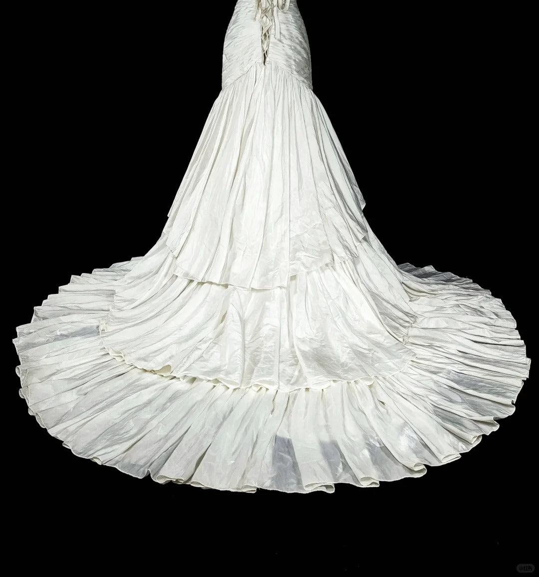 Unique Wedding Dresses Mermaid Sweetheart Satin Layers Tiered Sleeveless White Long Brides Dress N3513