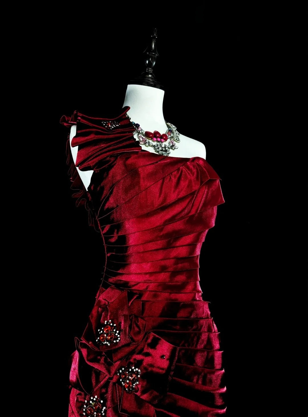 Robes de Bal Vintage Sirène Asymétrique Bourgogne Foncée Satin Perlé Années 1990 Longue Robe de Soirée N2710