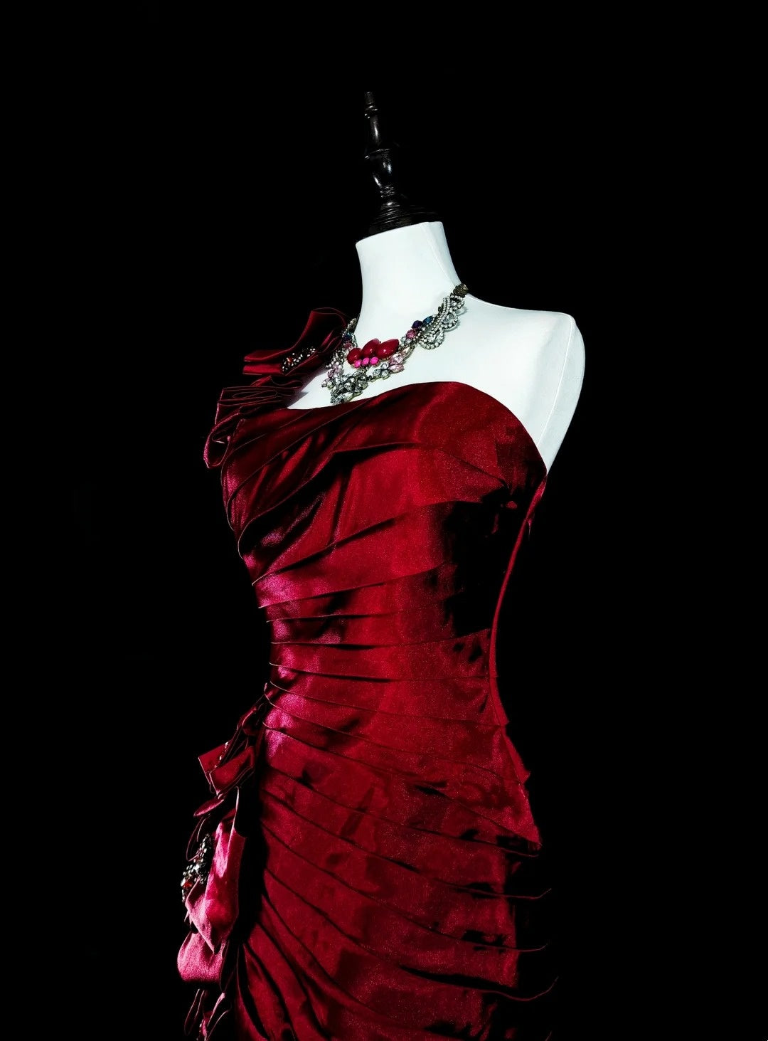 Robes de Bal Vintage Sirène Asymétrique Bourgogne Foncée Satin Perlé Années 1990 Longue Robe de Soirée N2710