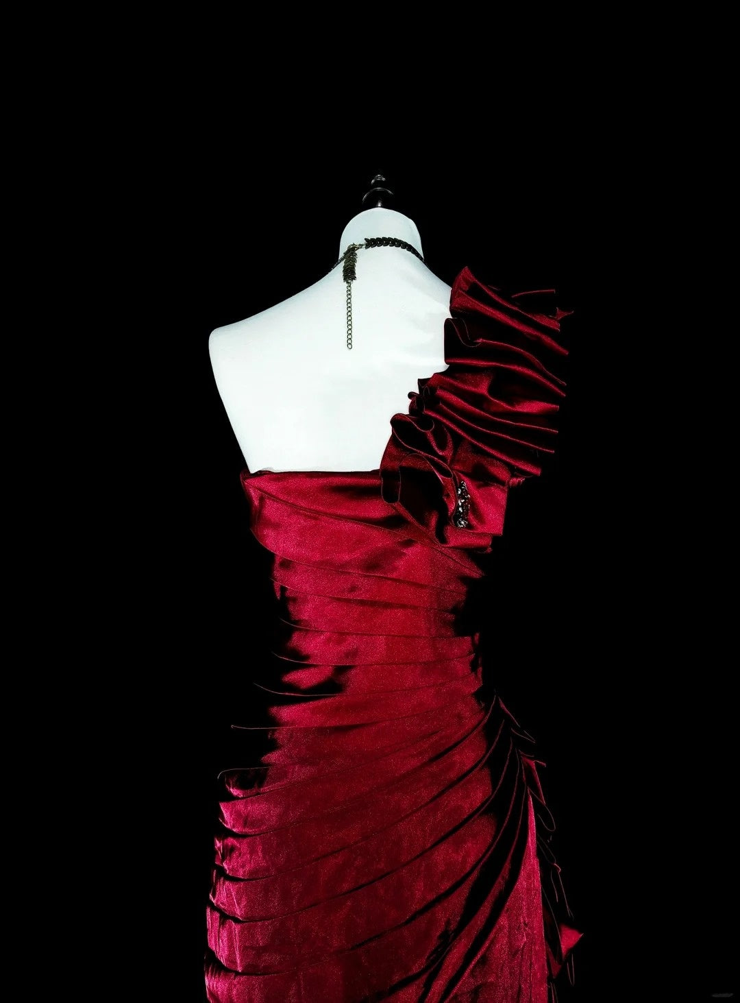 Robes de Bal Vintage Sirène Asymétrique Bourgogne Foncée Satin Perlé Années 1990 Longue Robe de Soirée N2710