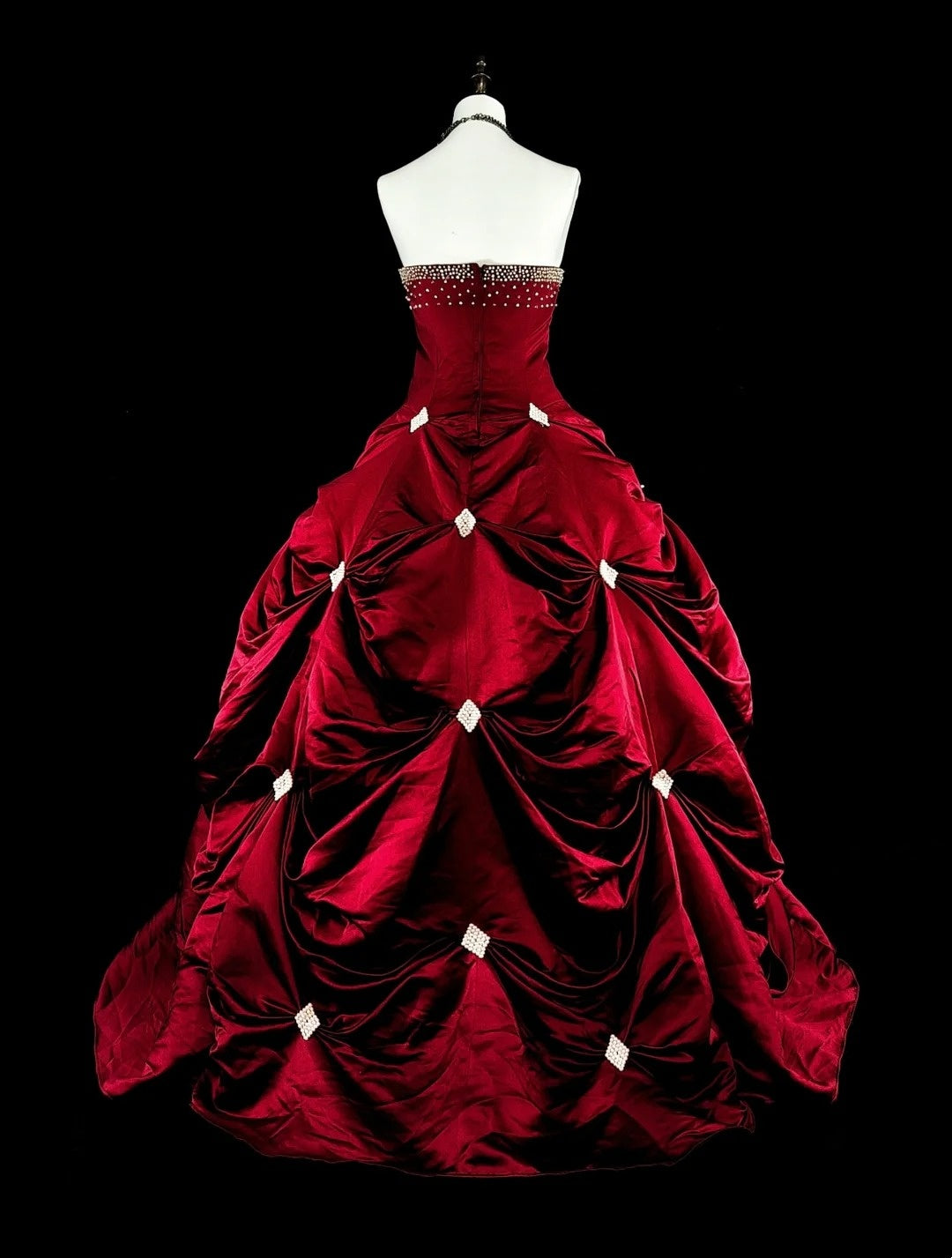 Robe de bal vintage bordeaux à décolleté cœur et volants, idéale pour les 16 ans et les quinceañeras (taille 15), référence N1827