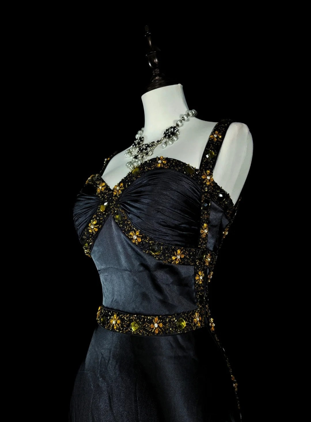 Vintage Meerjungfrauen-Abendkleid aus den 1960er Jahren, schwarz, ärmellos, mit herzförmigem Ausschnitt, Trägern, N1591