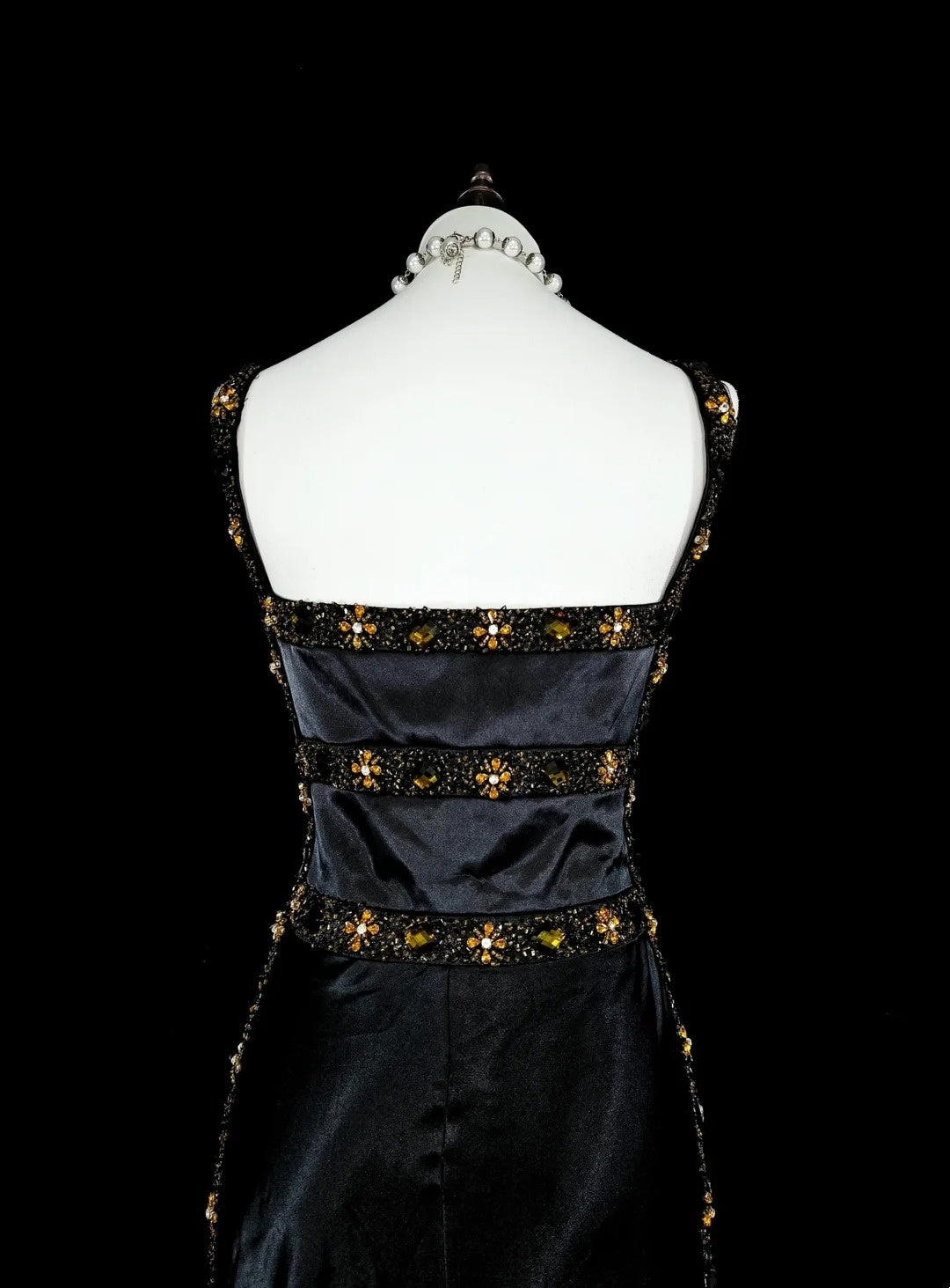 Vintage Meerjungfrauen-Abendkleid aus den 1960er Jahren, schwarz, ärmellos, mit herzförmigem Ausschnitt, Trägern, N1591