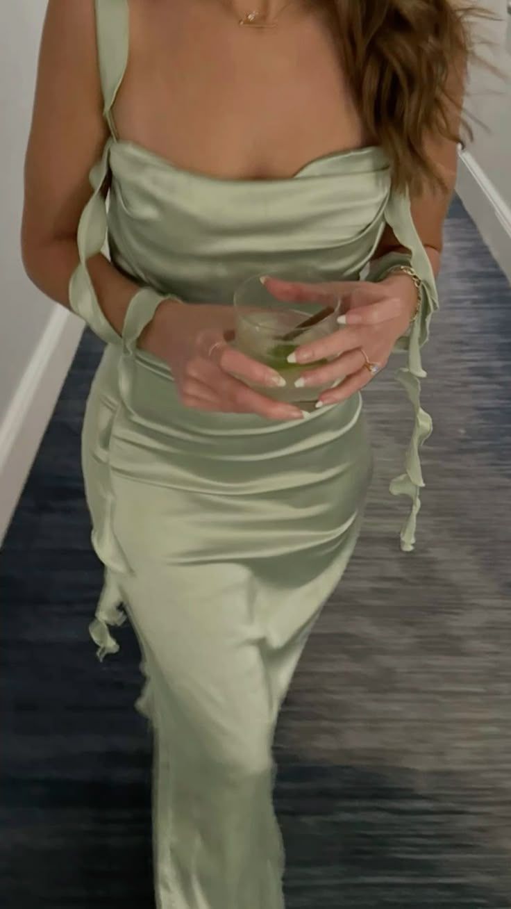 Robe de mariée sirène charmante, col carré, en satin vert sauge, sans manches, longue, inspirée des robes d'invitée de mariage et des robes d'anniversaire, N1540