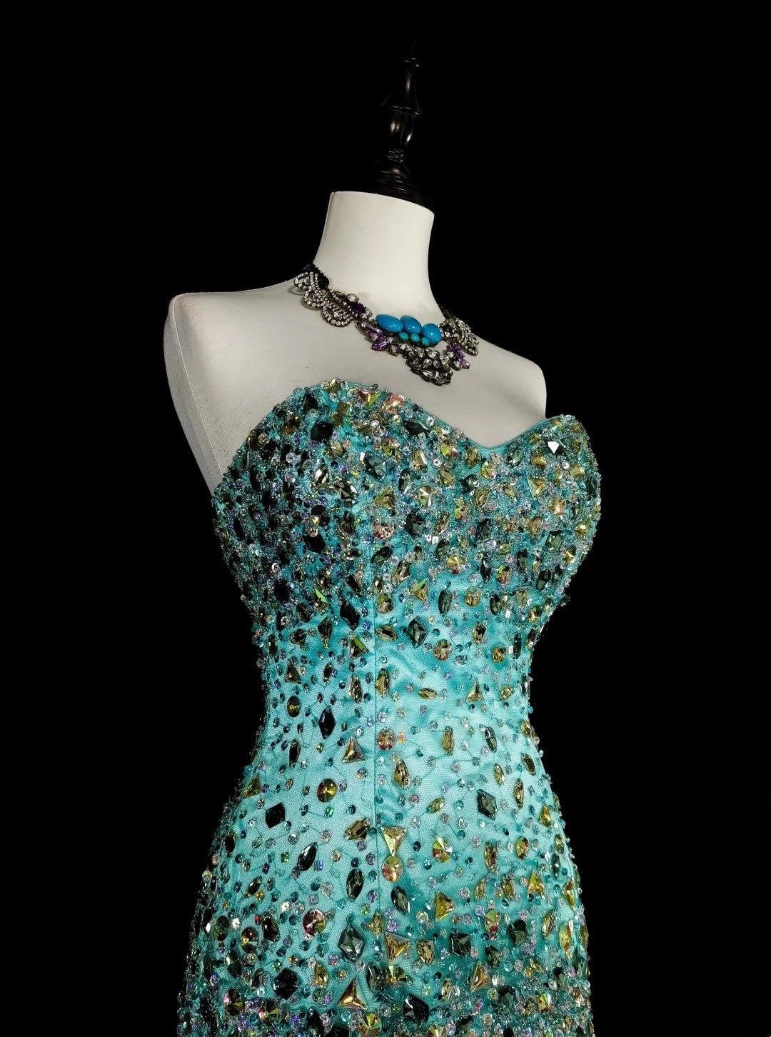 Vintage Meerjungfrauen-Abendkleid aus den 1960er Jahren, blau mit Kristallverzierungen, ärmellos, lang, elegant, mit Herzausschnitt, N1592