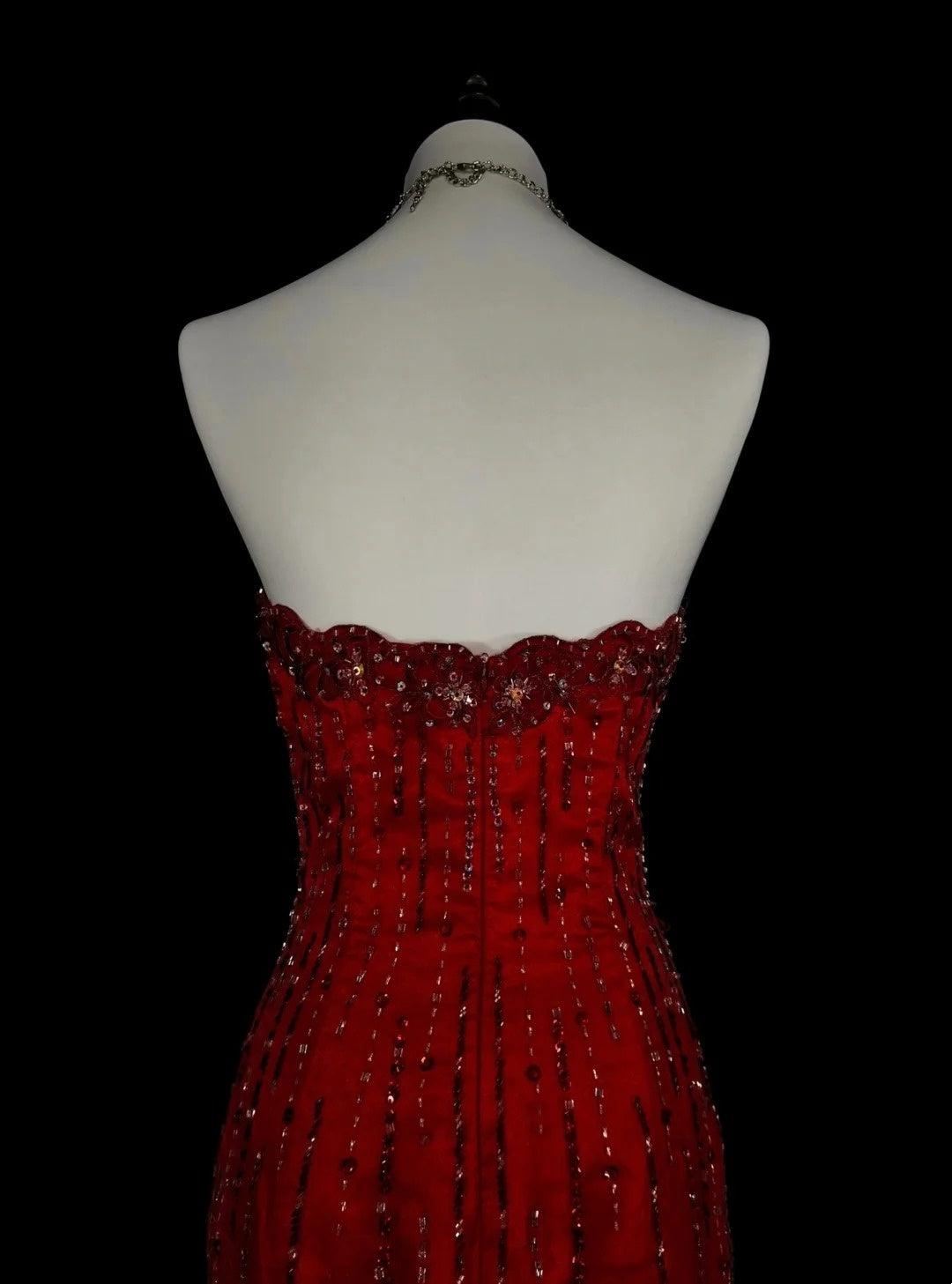 Robe de bal longue rouge sirène bustier vintage années 2000 avec perles argentées N1356