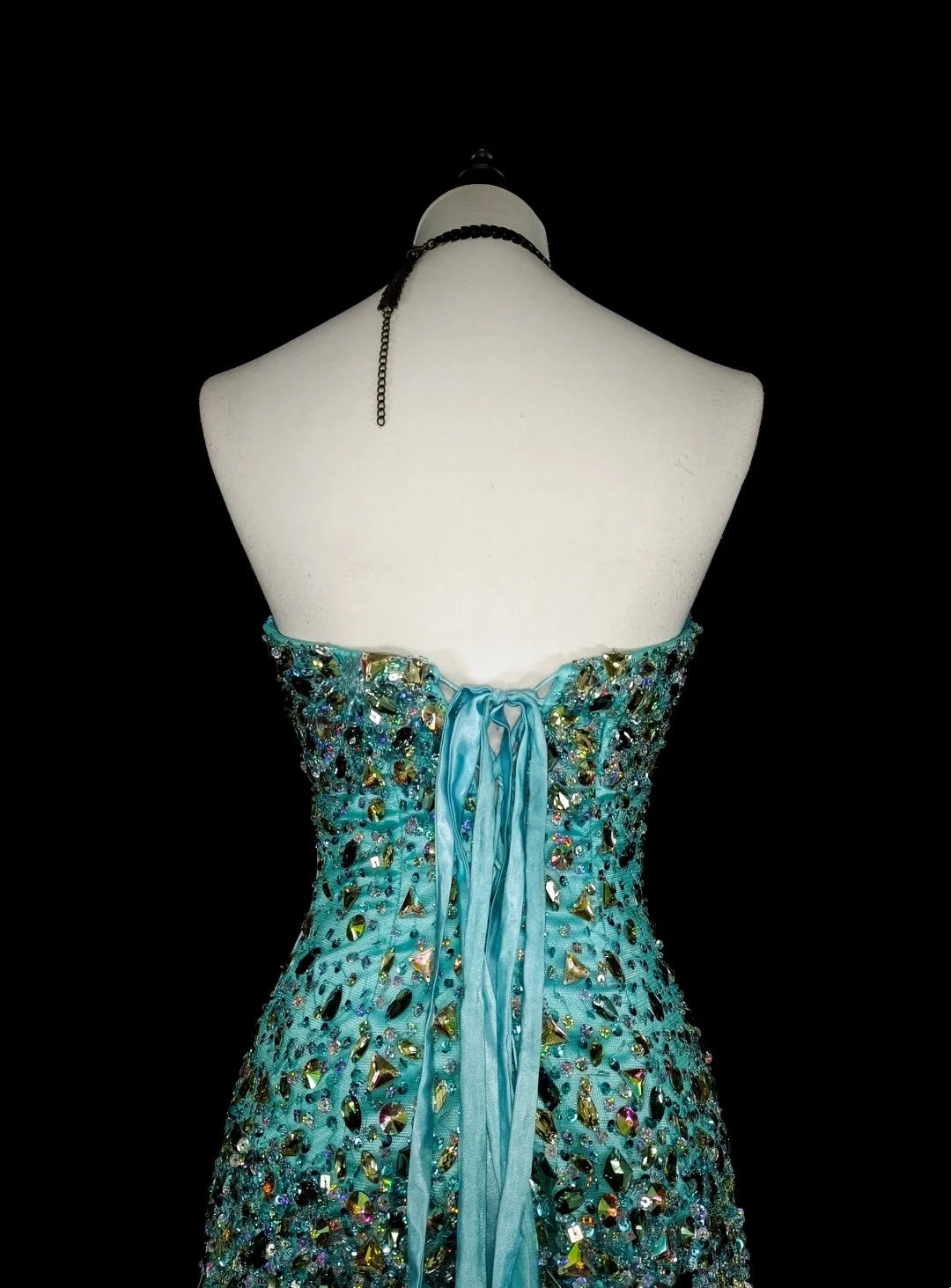 Vintage Meerjungfrauen-Abendkleid aus den 1960er Jahren, blau mit Kristallverzierungen, ärmellos, lang, elegant, mit Herzausschnitt, N1592