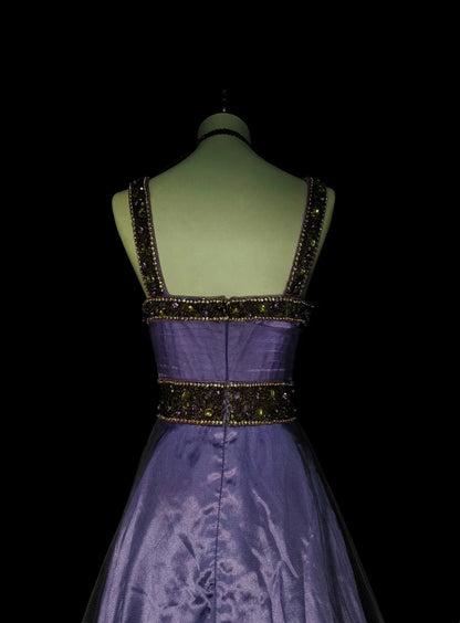 Robe de bal rétro années 70, coupe trapèze, bretelles spaghetti, satin raisin, sans manches, N1487