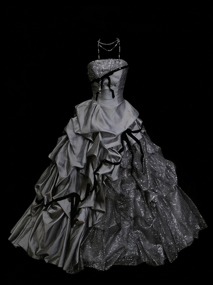 Süßes Ballkleid Trägerlos Grau Satin Mit Stufenrock Rüschen Lange Abendkleider Abschlussballkleider N2235