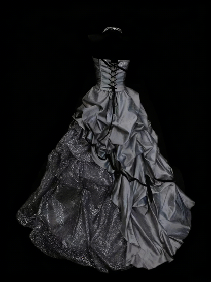 Süßes Ballkleid Trägerlos Grau Satin Mit Stufenrock Rüschen Lange Abendkleider Abschlussballkleider N2235