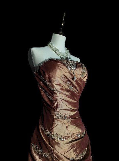 Robe de bal longue sirène vintage marron sans bretelles et perles, style années 80, référence N1490